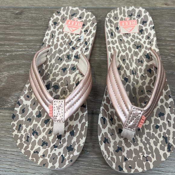 Reef Ahi Flip-Flop Girls Gold New Without Tags Size 4/5 - Picture 2 of 4